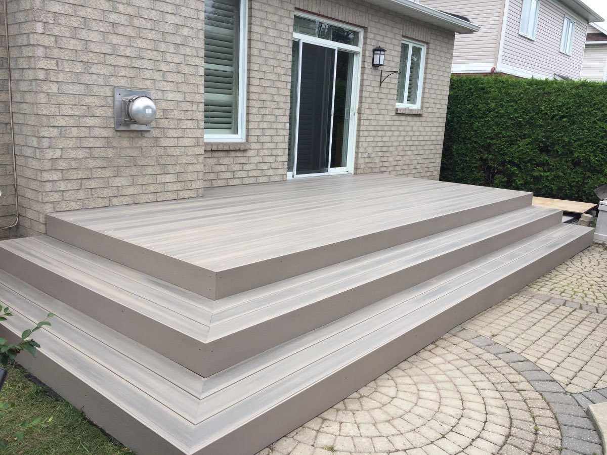 Grey Fiberon composite deck with wide wrap-around steps